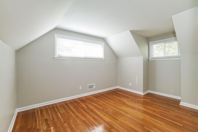 Building Photo - 298 Pineview Dr