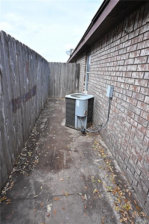 Building Photo - 17 West Dr