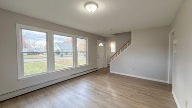 Building Photo - Gorgeous single-family Home