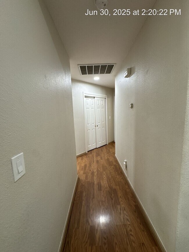 Building Photo - 3969