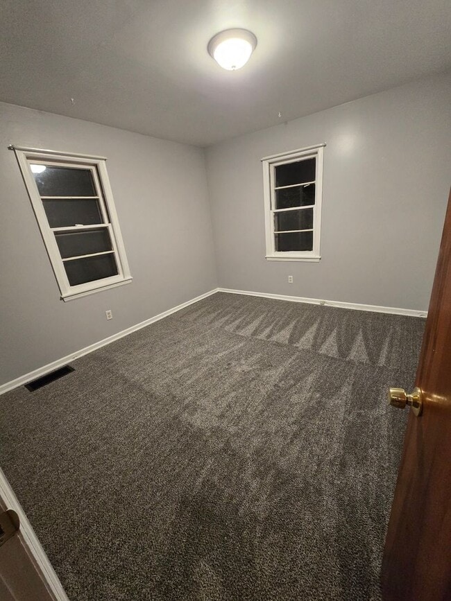 Building Photo - Renovated & Move-In Ready 2BR/1BA Home
