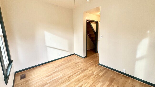 Building Photo - Character-Rich 1912 Home in North Portland – Spacious 2 Bed / 1 Bath