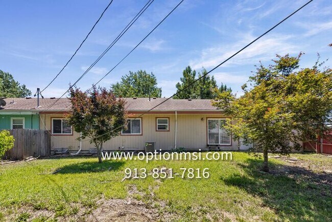 Building Photo - Cimarron Beauty- TRUE 4 bedroom, 2 bath, 1 car garage
