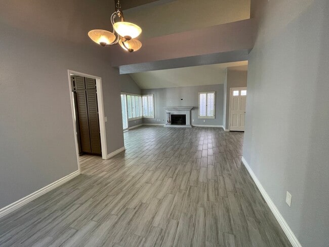 Building Photo - Bernardo Village: Single-level 3 bedroom, ...