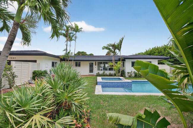 Building Photo - 1981 Coral Gardens Dr