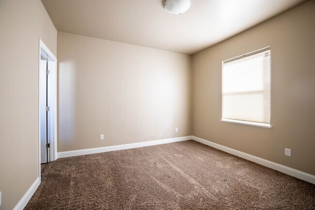 Building Photo - Newer 2 bedroom condo for rent!