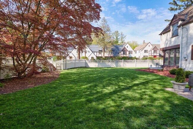 Building Photo - 4 Glenwolde Park