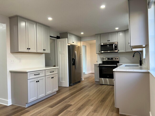 Building Photo - 9938 Melody Ln