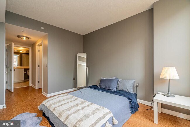 Building Photo - 851 N Glebe Rd