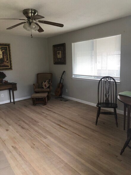 Building Photo - 104 Santeelah St