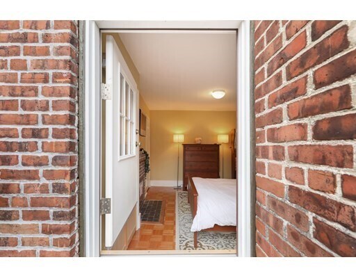 Building Photo - 55 W Cedar St