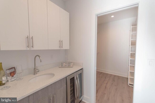 Building Photo - 105 Olive St