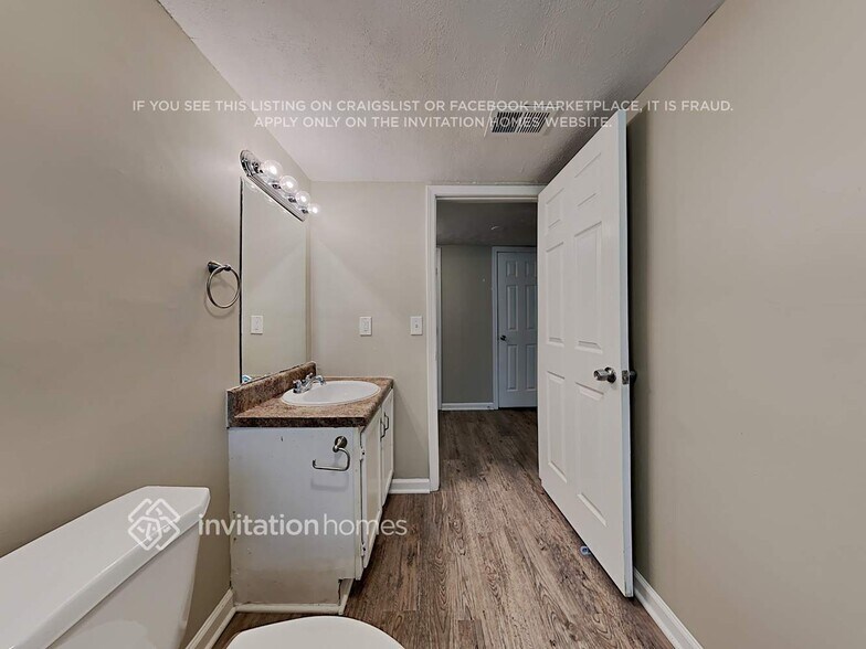 Building Photo - 595 Rivercrest Dr
