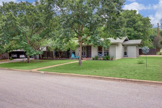 Building Photo - 2500 Pinewood Terrace