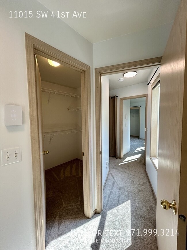 Building Photo - 11015 SW 41st Ave