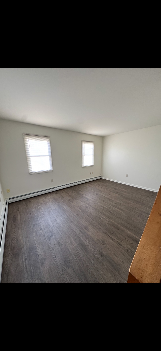 Building Photo - 477 Bodnick St