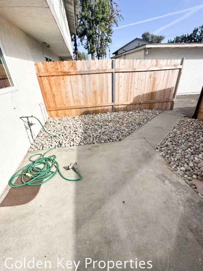 Building Photo - Remodeled condo in Bayshores in Oceanside!