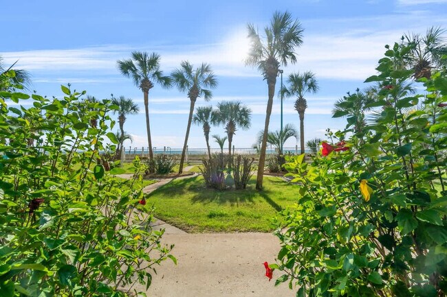 Building Photo - 8743 Thomas Dr