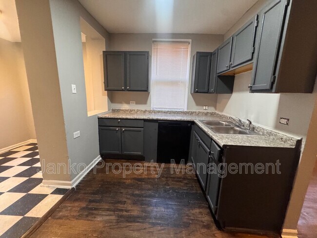 Building Photo - 5903 W Huron St