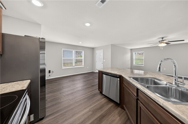 Building Photo - 4404 SW Sackett Ave