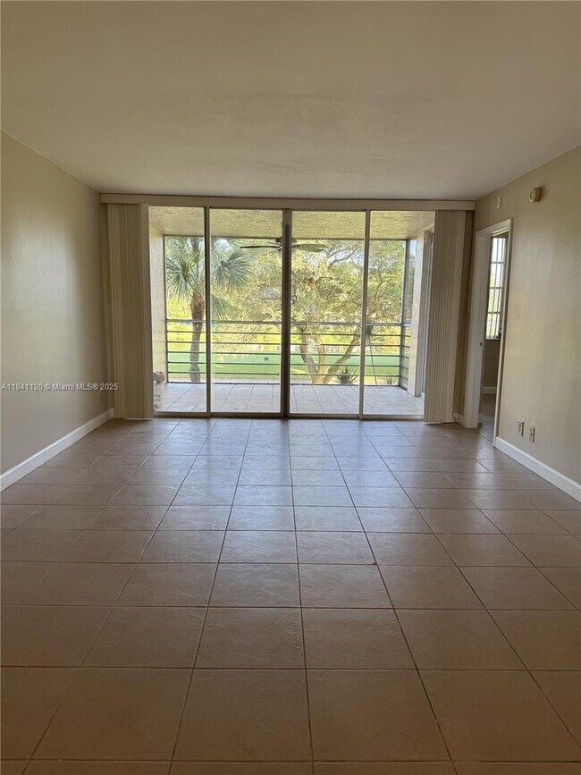 Building Photo - 1811 Sabal Palm Dr