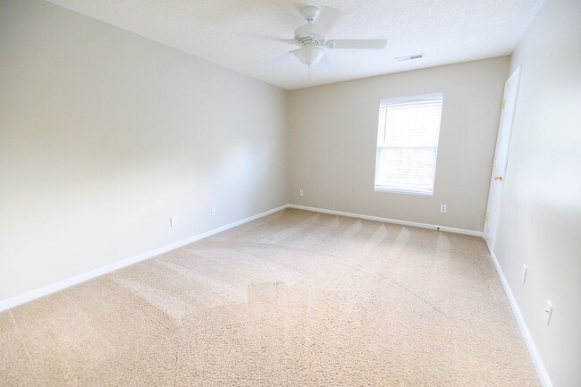Building Photo - 2000 Lannigan Dr