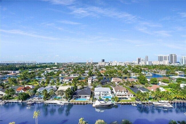 Building Photo - 3600 Yacht Club Dr