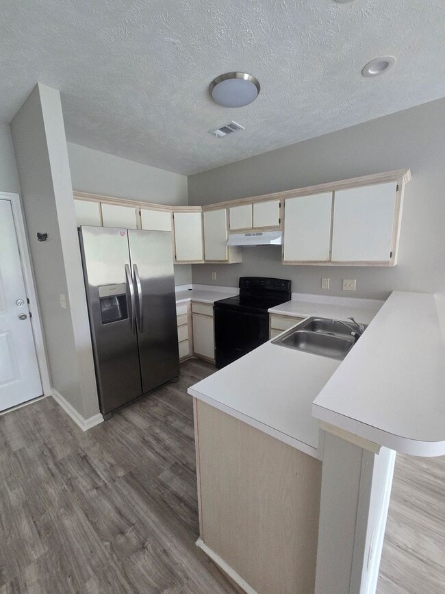 Building Photo - River Oaks - 2BD/ 2BA