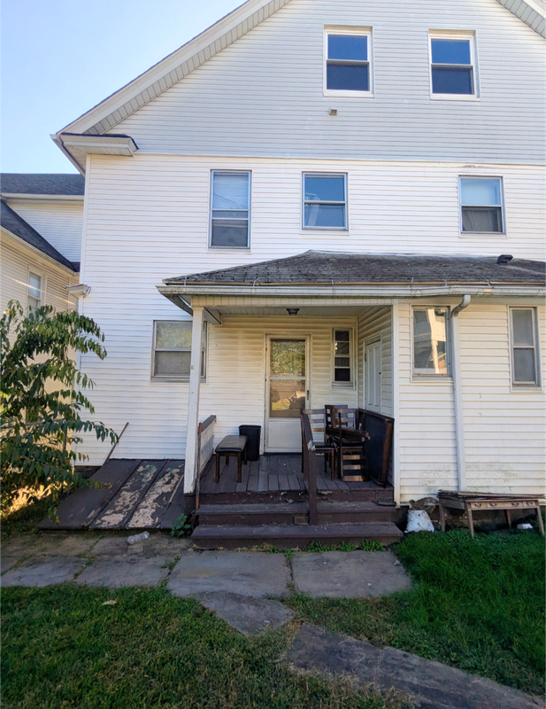 Building Photo - 1220 Schlager St