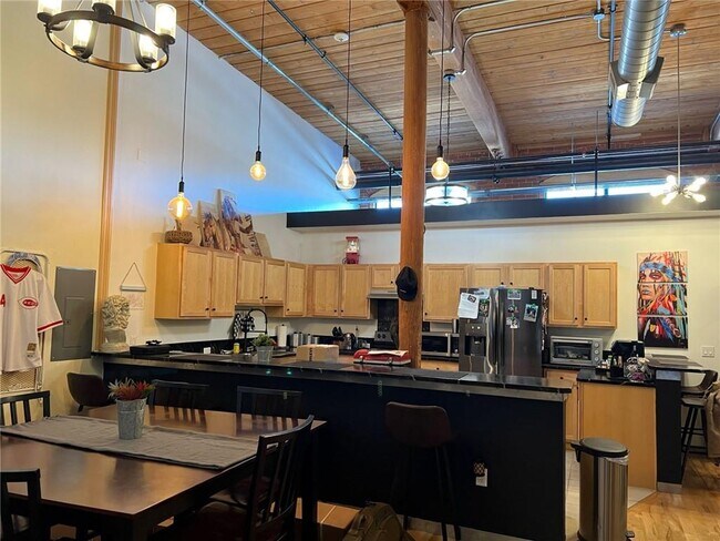 Building Photo - 1117 Douglas Ave