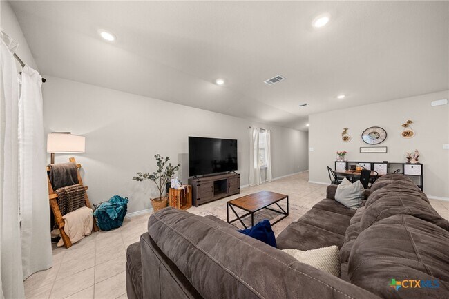 Building Photo - 5102 Karen Grn Dr