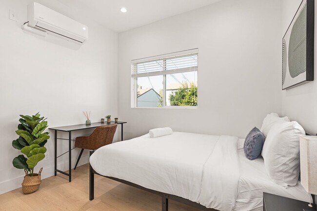 Building Photo - A 3 Bedroom apartment with ensuite bathrooms, common areas and a fully functional kitchen at 1736...