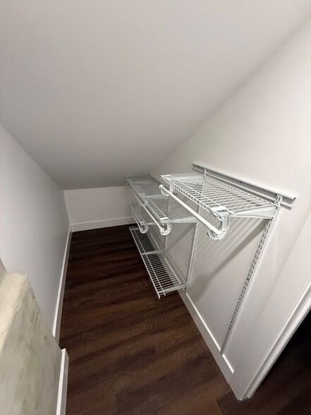 Building Photo - 285 Genesee St