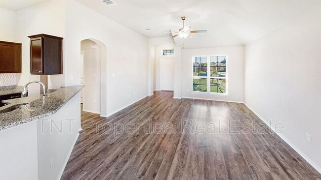 Building Photo - 812 Mockingbird St