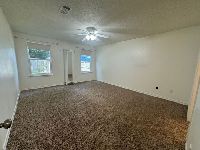 Building Photo - West Pensacola - Emerald Shores - 3 bedroom, 2 bathroom with enclosed sunroom