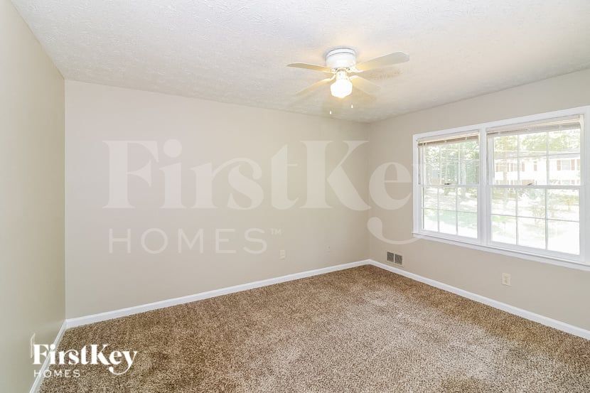 Building Photo - 632 Bralorne Dr