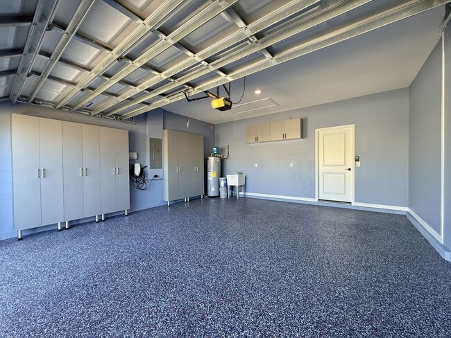 Building Photo - 10551 Park Meadowbrooke Dr