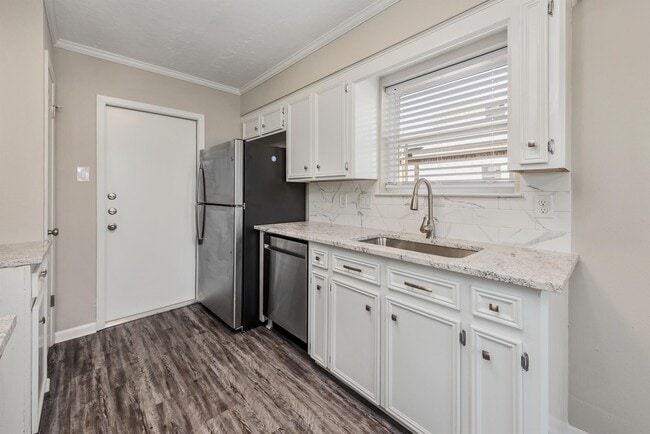 Building Photo - 3900 Sioux Cir