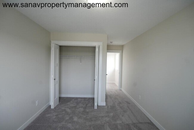 Building Photo - Your Dream Home Awaits You! A 4-Bed, 2.5 - Bath in Bondurant!