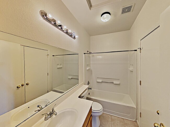 Building Photo - 2029 Bonavista Way