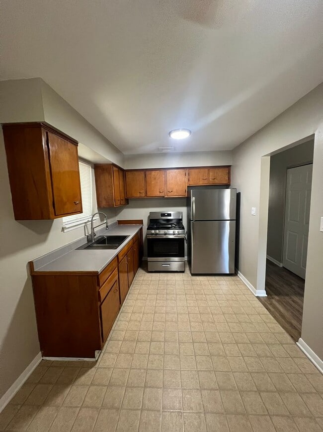 Building Photo - Updated, 2 Bedroom Ranch with Full Basement