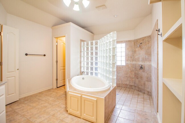 Building Photo - 5402 158th St