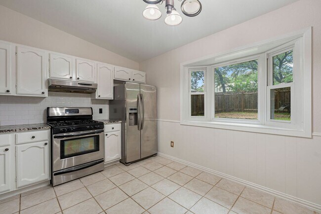 Building Photo - Beautiful 3 bedroom, 2 bathroom home in South Austin!!!
