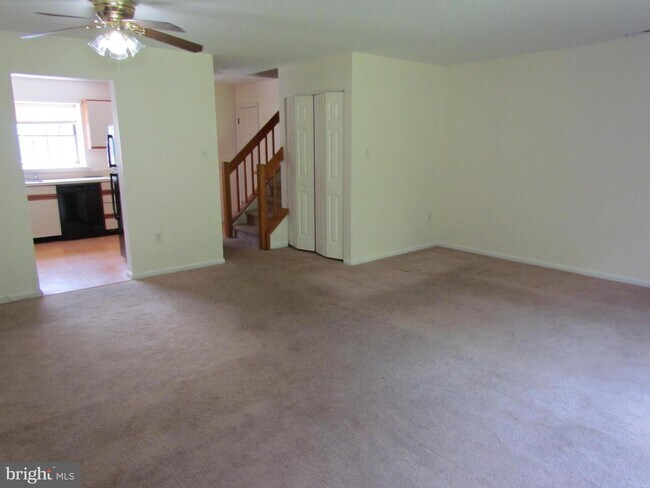 Building Photo - 9 Cohanzick Ct