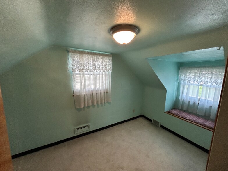 Building Photo - 2266 Parklyn St