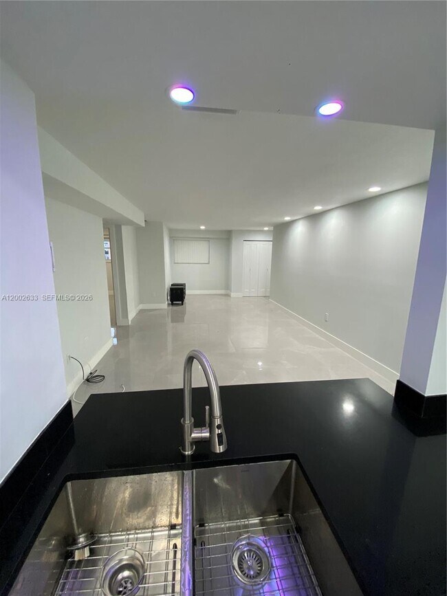 Building Photo - 199 SW 12th Ave