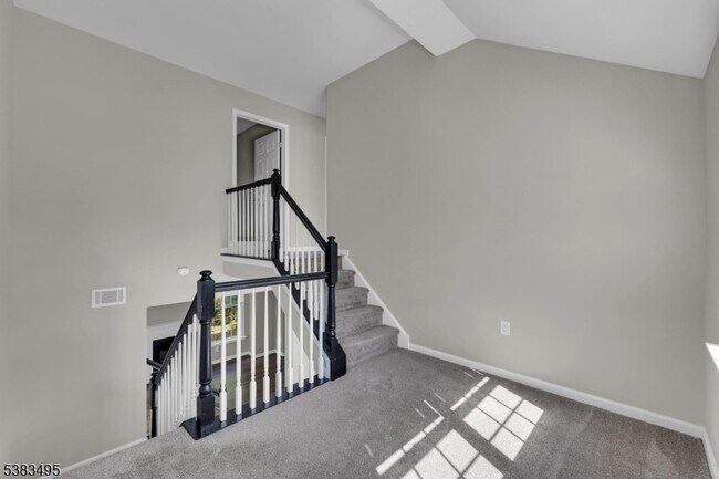 Building Photo - 35 Brock Ln