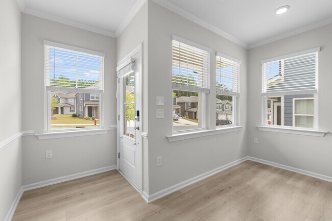 Building Photo - 2466 Hutch Ln