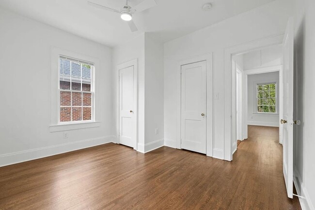 Building Photo - 2112 Crescent Ave