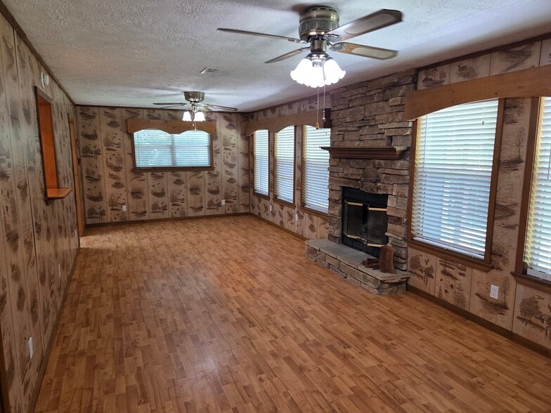 Building Photo - 4777 Holly Ln W